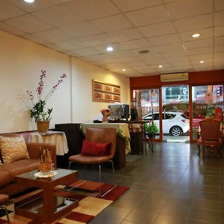 Travel Lodge Surawong (Adults Only) Бангкок Екстер'єр фото