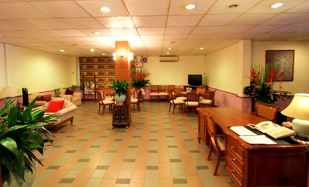 Travel Lodge Surawong (Adults Only) Бангкок Екстер'єр фото