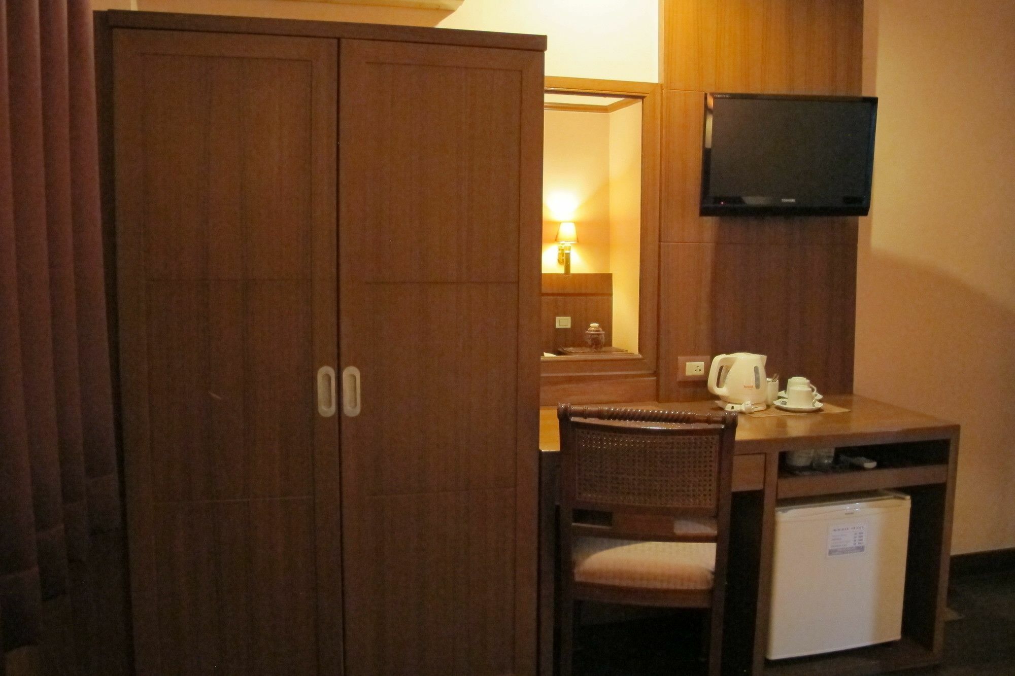 Travel Lodge Surawong (Adults Only) Бангкок Екстер'єр фото