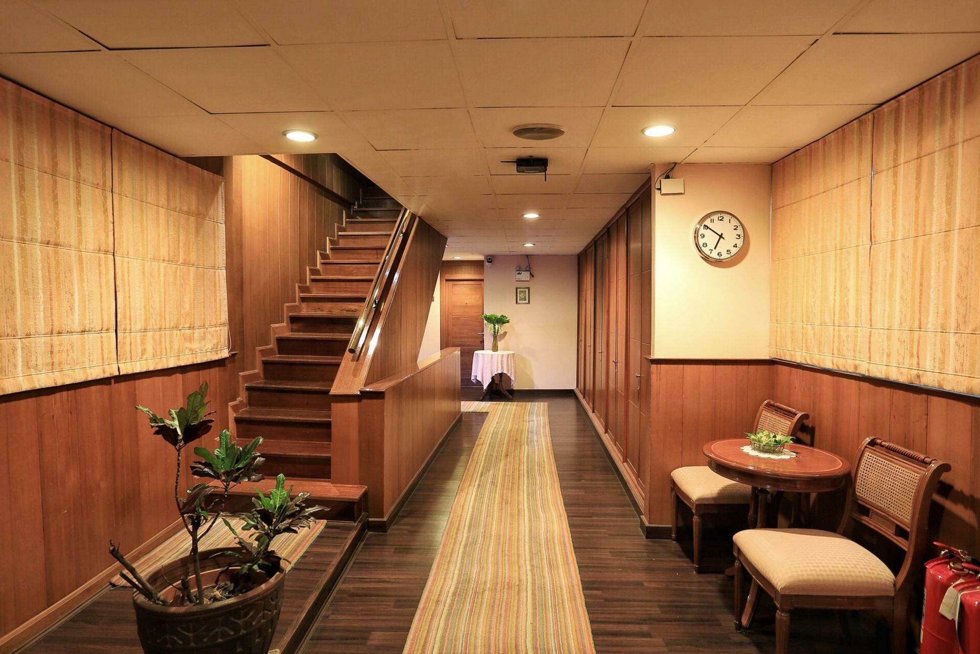 Travel Lodge Surawong (Adults Only) Бангкок Екстер'єр фото