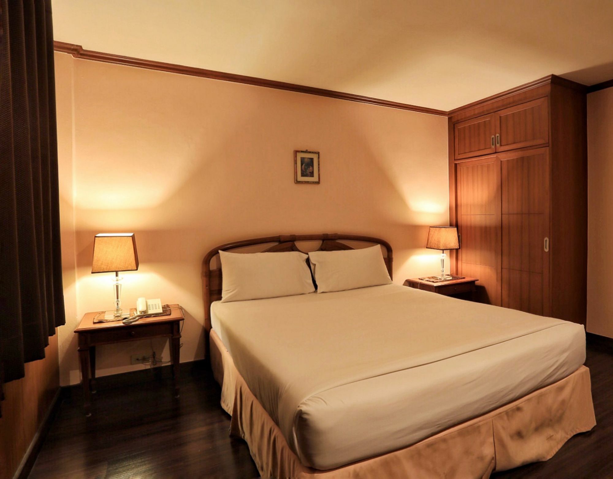 Travel Lodge Surawong (Adults Only) Бангкок Екстер'єр фото