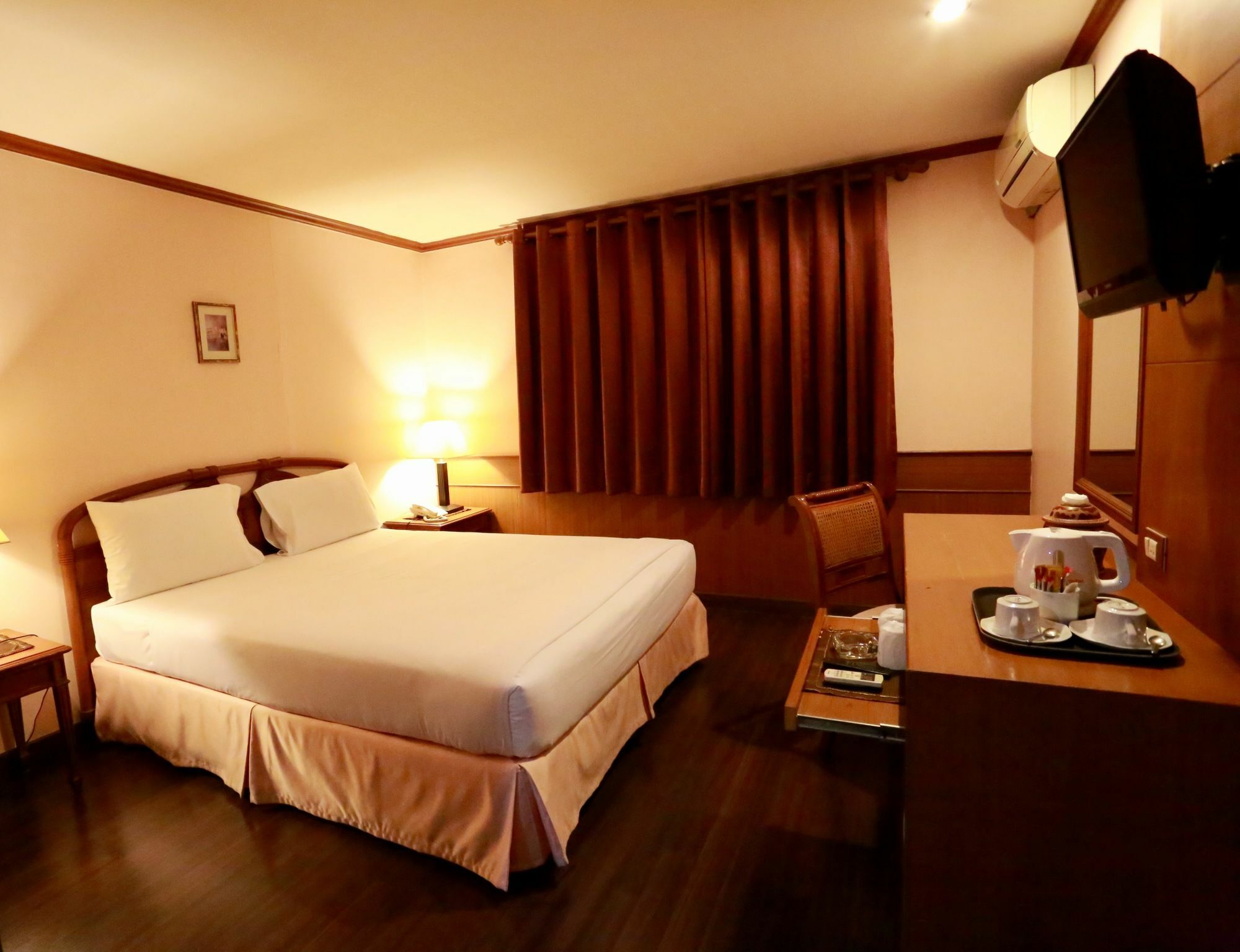 Travel Lodge Surawong (Adults Only) Бангкок Екстер'єр фото