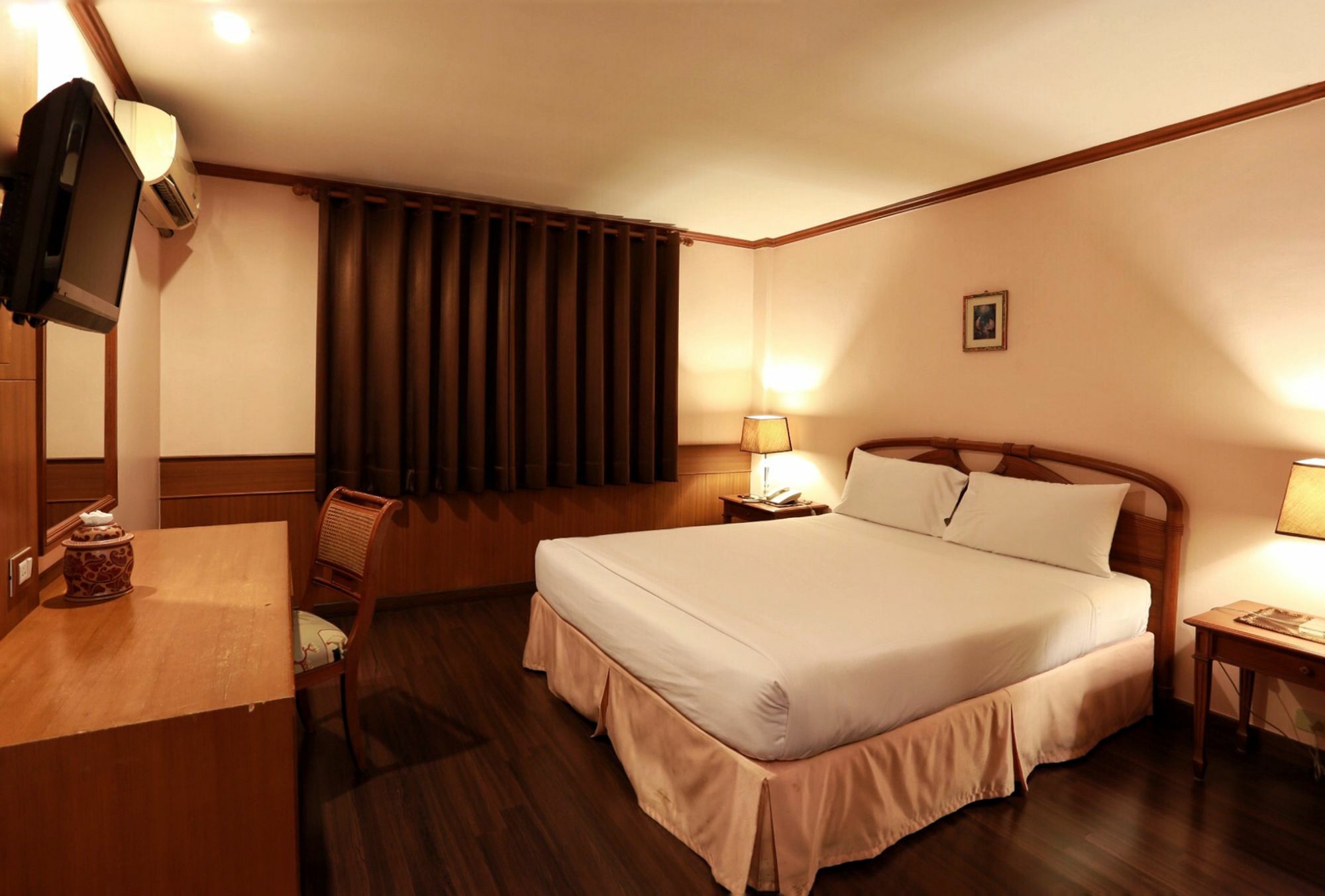 Travel Lodge Surawong (Adults Only) Бангкок Екстер'єр фото